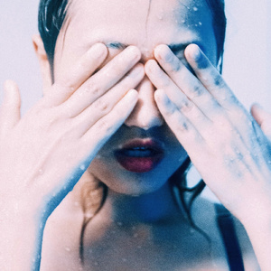 免费九七人人橾人人爱
